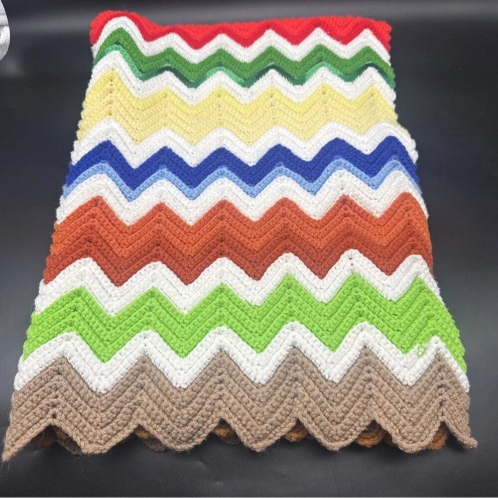 VTG Colorful Handmade Crocheted Chevron Pattern Afghan Throw‎ Blanket 34” X 50”